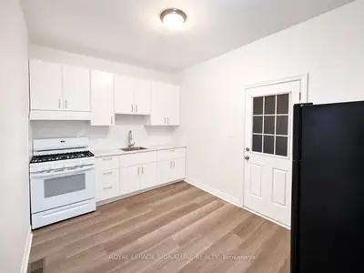 396 Crawford Street Upper, Toronto C01, On M6j 2v9