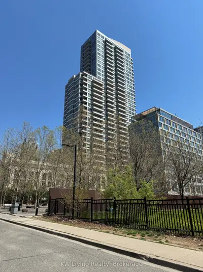 500 Sherbourne Street 1010, Toronto C08, On M4x 1l1