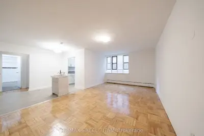 77 Erskine Avenue M8, Toronto C10, On M4p 1y5