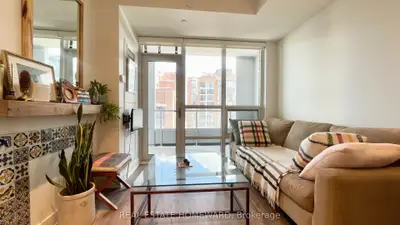 38 Cameron Street 610, Toronto C01, On M5t 0c3