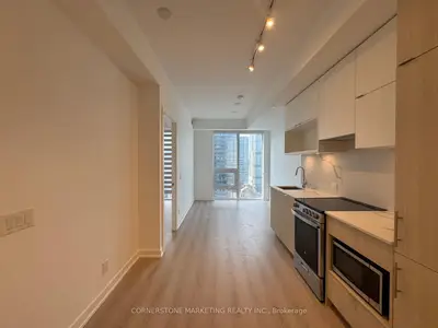 100 Queen Street E 2601, Toronto C08, On M5c 0b5