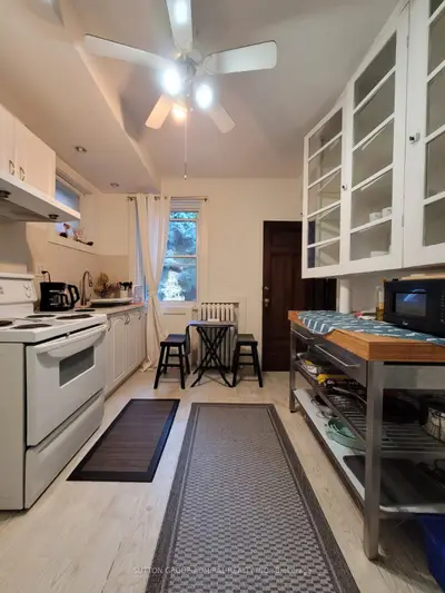 335 Palmerston Boulevard Back Studio Apartment, Toronto C01, On M6g 2n5