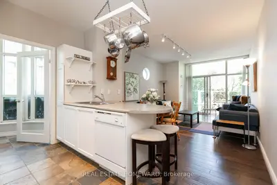 #101 600 Queens Quay, Toronto C01, On, M5v 3m3