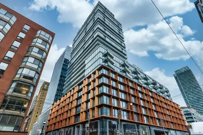 60 Colborne Street 214, Toronto C08, On M5e 1e3