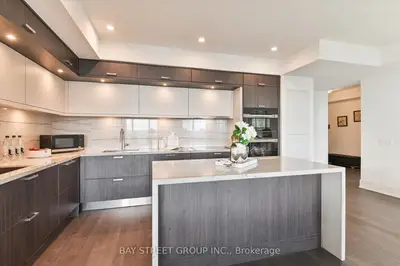30 Inn On The Park Drive 2707, Toronto C13, On M3c 0p8
