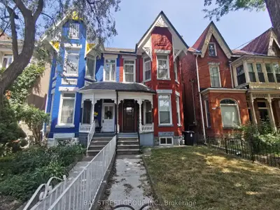 35 Borden Street, Toronto C01, On M5s 2m8