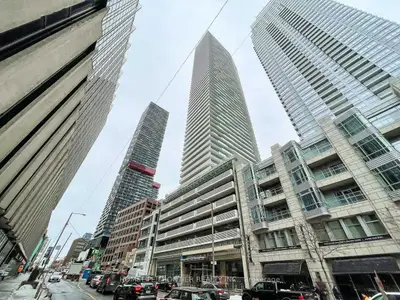 2221 Yonge Street 4405, Toronto C10, On M4s 0b4