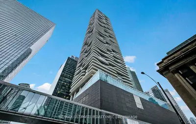 88 Harbour Street 4203, Toronto C01, On M5j 0c3