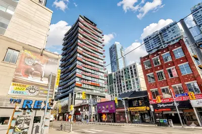 215 Queen Street W 1603, Toronto C01, On M5v 0p5