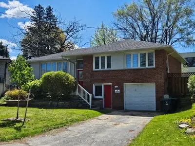 16 Donewen Court, Toronto C13, On M4a 1p8