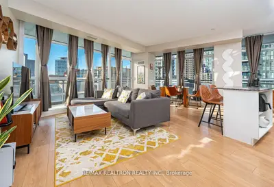 15 Bruyeres Mews 1008, Toronto C01, On M5v 0a7