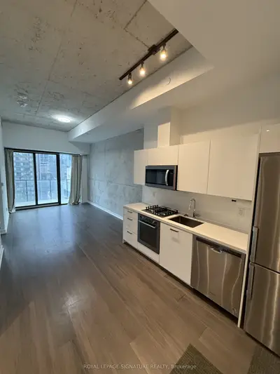 55 Ontario Street 807, Toronto C08, On M5a 0t8