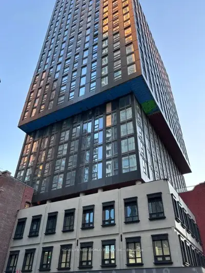 100 Queen Street E 1707, Toronto C08, On M5c 0b5