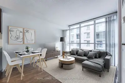 21 Nelson Street 302, Toronto, On M5v 3h9