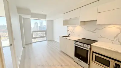 100 Queen Street E 1505, Toronto C08, On M5c 0b5