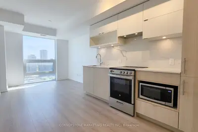 100 Queen Street E 2505, Toronto C08, On M5c 0b5