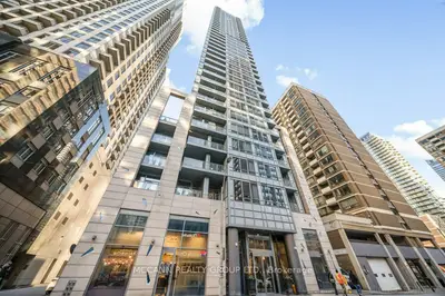 21 Balmuto Street 3302, Toronto C01, On M4y 1w4