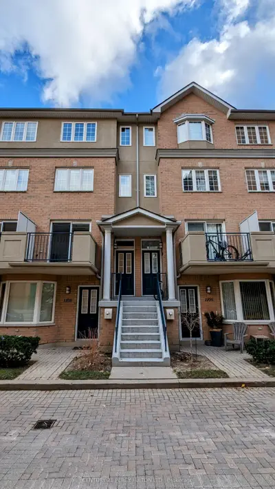 28 Sommerset Way 1107, Toronto C14, On M2n 6w7