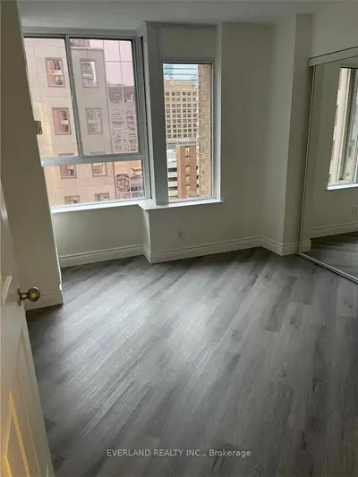 717 Bay Street 1207, Toronto C01, On M5g 2j9