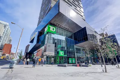 8 Eglinton Avenue E 2904, Toronto C10, On M4p 1a6