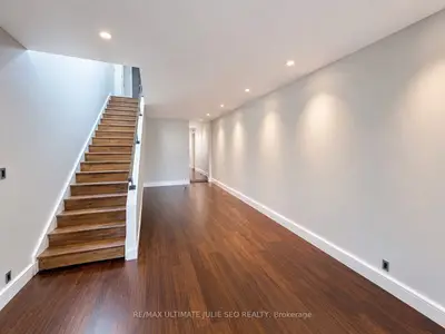 702 Queen Street W 2nd & 3rd Floor, Toronto C01, On M6j 1e7