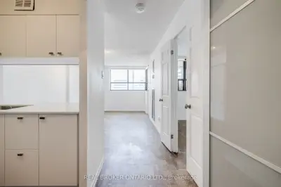 105 Mc Caul Street 708, Toronto C01, On M5t 2x4
