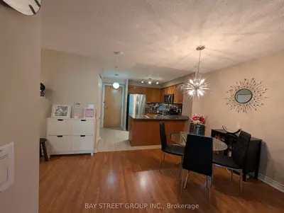 212 Eglinton Avenue E 505, Toronto C10, On M4p 0a3