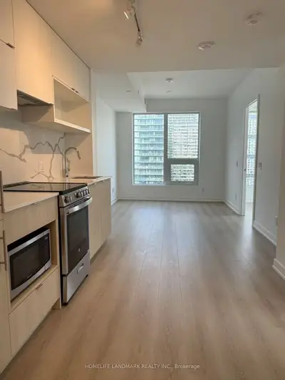 100 Queen Street E 2703, Toronto C08, On M5c 0b5