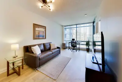 438 King Street W 1219, Toronto C01, On M5v 3t9
