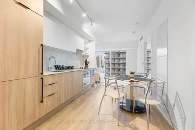 82 Dalhousie Street 3315, Toronto C08, On M5b 0c5
