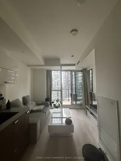 290 Adelaide Street W 2102, Toronto C01, On M5v 0p3