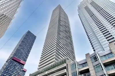 2221 Yonge Street 1106, Toronto C10, On M4s 2b4