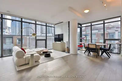 15 Beverley Street 710, Toronto C01, On M5t 1x8
