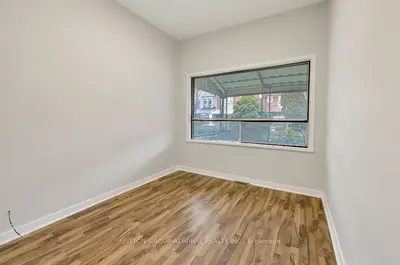 81 Palmerston Avenue Main, Toronto C01, On M6j 2j2