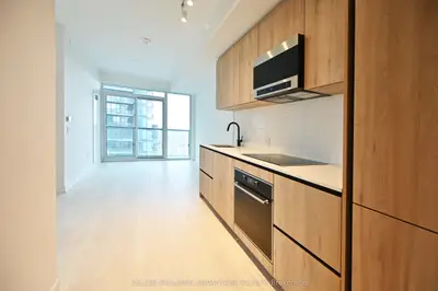 117 Broadway Avenue 3004, Toronto C10, On M4p 1v3