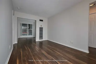222 The Esplanade Street 310, Toronto C08, On M5a 4m8