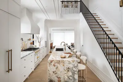 23 Lippincott Street, Toronto C01, On M5t 2r4