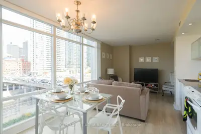 4k Spadina Avenue 302, Toronto C01, On M5v 3y9