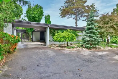 14 Park Lane Circle, Toronto, On M3b 1z7