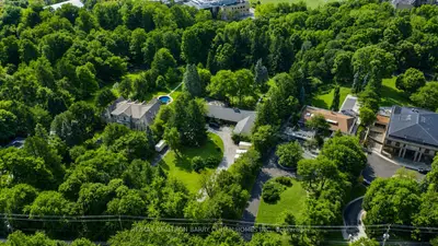 14 Park Lane Circle, Toronto C12, On M3b 1z7