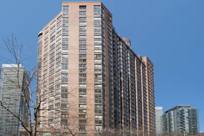 44 St Joseph Street E 2006, Toronto C01, On M4y 2w4