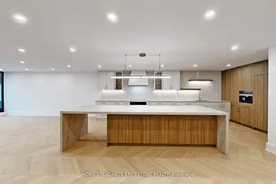110 Bloor Street W 1009, Toronto C02, On M5s 2w7