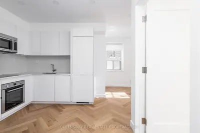 110 Wellesley Street E 102, Toronto C08, On M4y 1j1