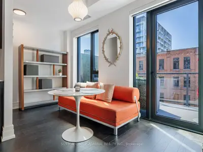 90 Niagara Street 410, Toronto C01, On M5v 1c5