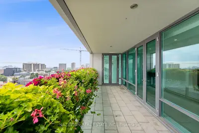 206 Bloor Street W 1402, Toronto C02, On M5s 1t8