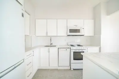 490 Eglinton Avenue E 201, Toronto C10, On M4p 1m4