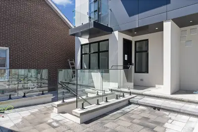 587 Oakwood Avenue 1, Toronto C03, On M6e 2x8