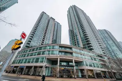12 Yonge Street 704, Toronto C01, On M5e 1r4