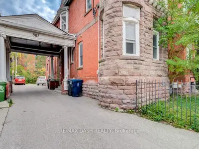 661 Huron Street 105, Toronto C02, On M5r 2r8
