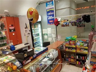 384 Yonge Street 19, Toronto, On M5b 1s8